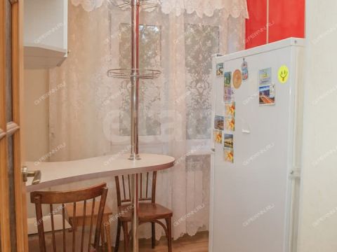 1-komnatnaya-ul-surikova-d-10 фото