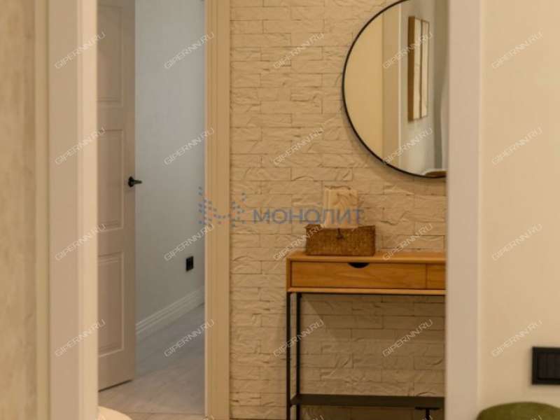 трёхкомнатная квартира на площади Свободы дом 7