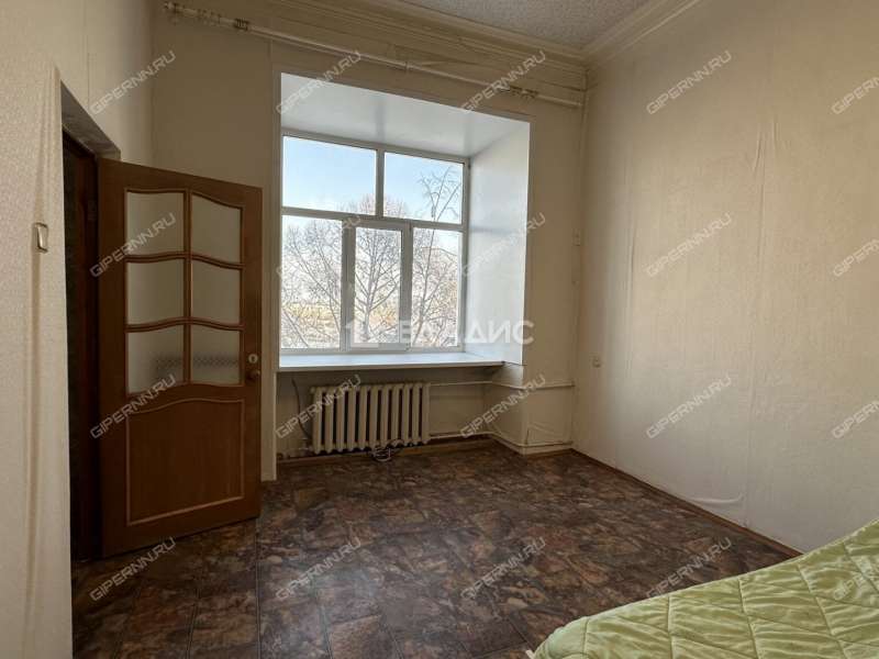 трёхкомнатная квартира на улице Коминтерна дом 4